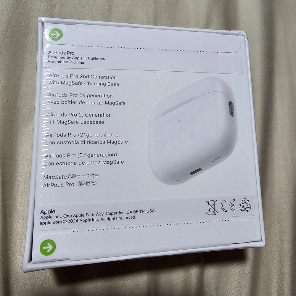 Apple AirPods Pro with MagSafe Charging Case
